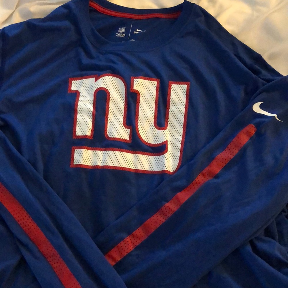NY Giants Long Sleeve T-Shirt - Like New! - Picture 2 of 3